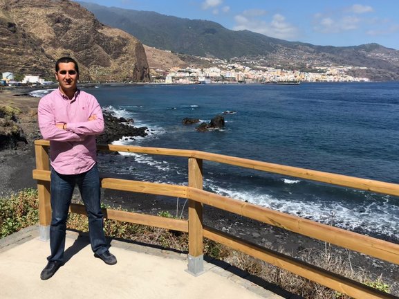 Borja Pérez en el acceso a la Playa del Fuerte